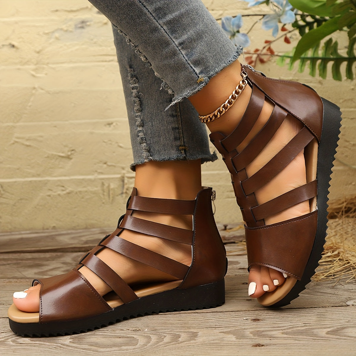 Women's Gladiator Platform Sandals - Thick Sole Low Heel, Crisscross Straps with Adjustable Buckle, Open-Toe Summer Sandals Rich Brown Faux Cover for Casual & Formal Outfits, Strappy Sandals, Outfit Complements, Comfortable I