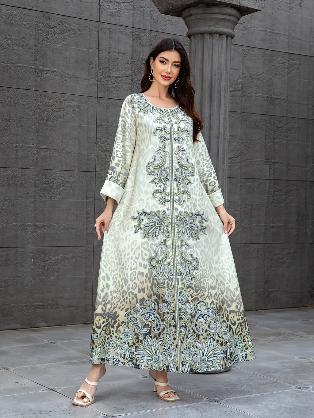 Orientated spot goods. It's a Muslim Women's long robe for the Middle East. It has prints for Ramadan, turned-up sleeves, and is embellished with hotfix rhinestones and beads. It's an elegant lady's Abaya, an Arabian dress ca
