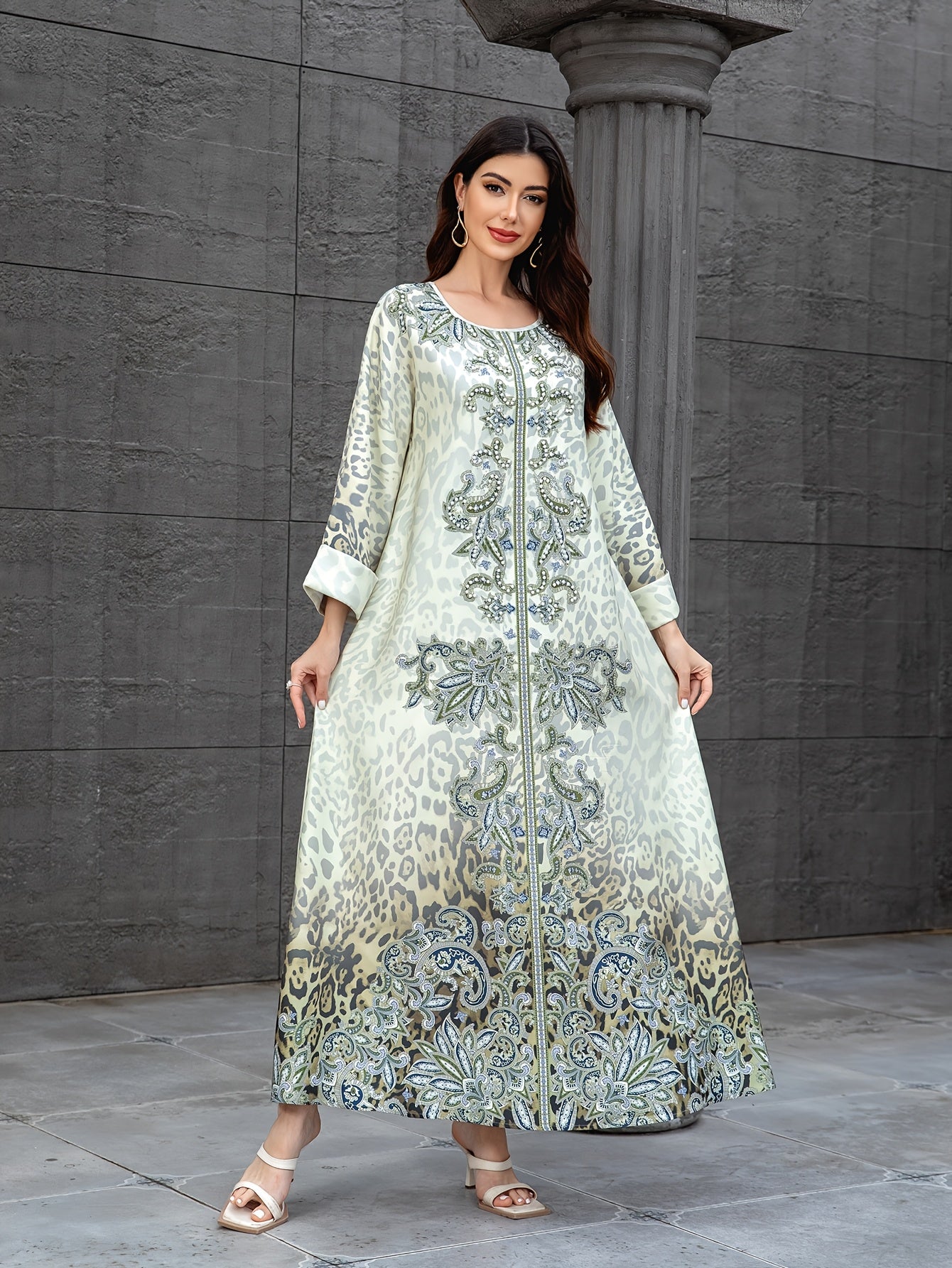 Orientated spot goods. It's a Muslim Women's long robe for the Middle East. It has prints for Ramadan, turned-up sleeves, and is embellished with hotfix rhinestones and beads. It's an elegant lady's Abaya, an Arabian dress ca