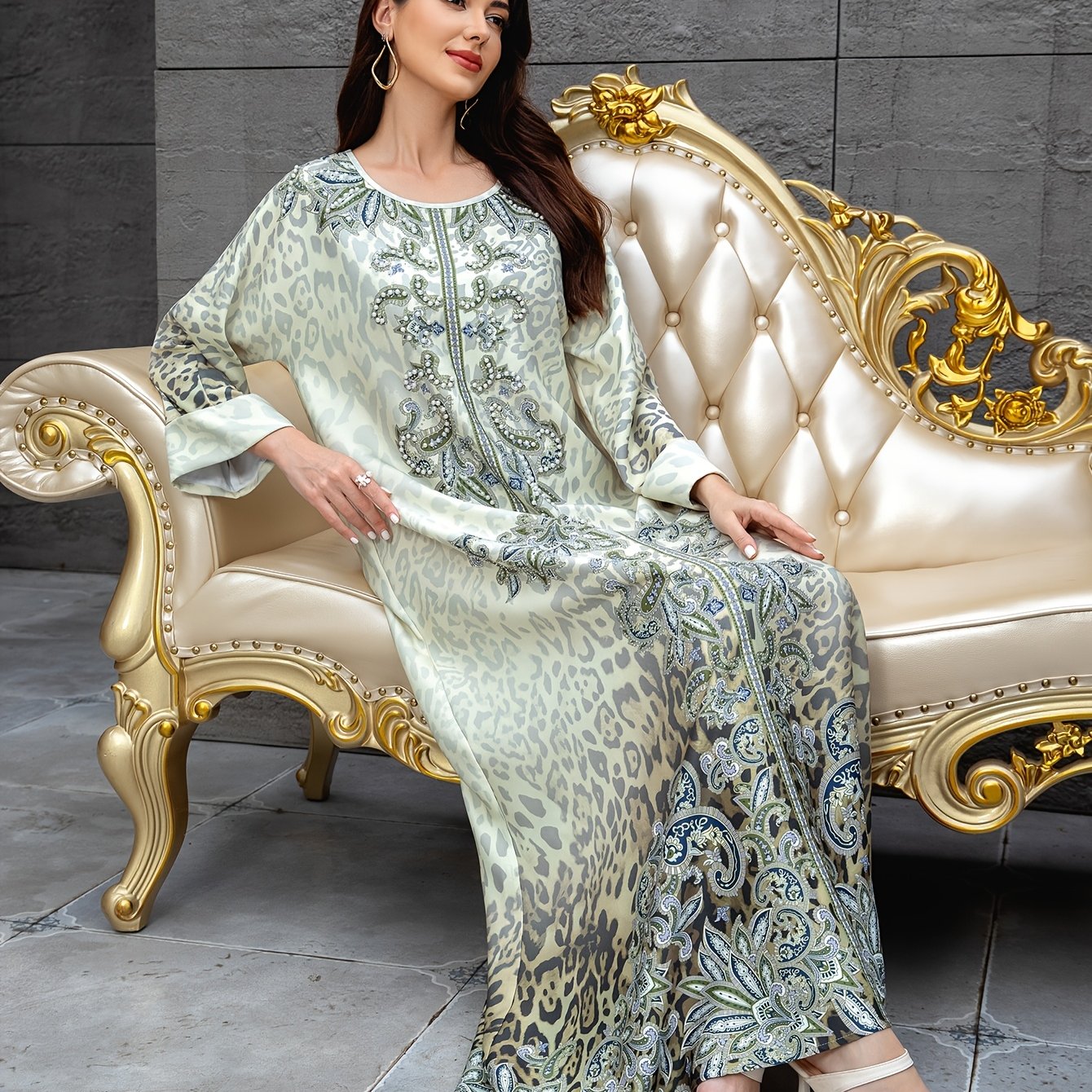 Orientated spot goods. It's a Muslim Women's long robe for the Middle East. It has prints for Ramadan, turned-up sleeves, and is embellished with hotfix rhinestones and beads. It's an elegant lady's Abaya, an Arabian dress ca