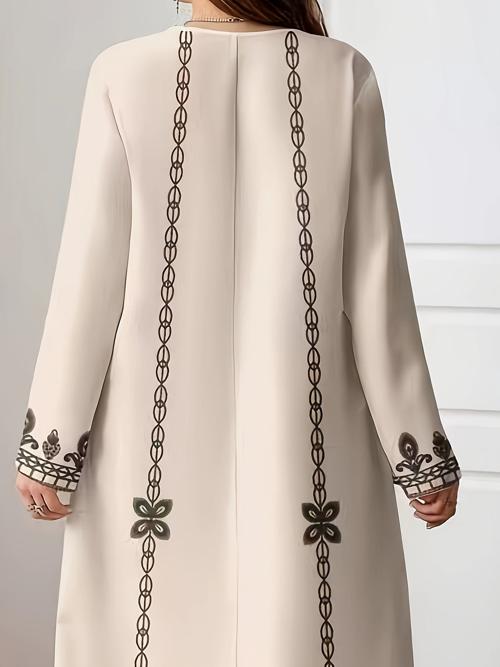 Elegant Plus Size V-Neck Maxi Dress with Intricate Floral Print, Loose Fit Long Sleeve Tunic for Women - All-Season Versatile Wear, Plus Size Dresses
