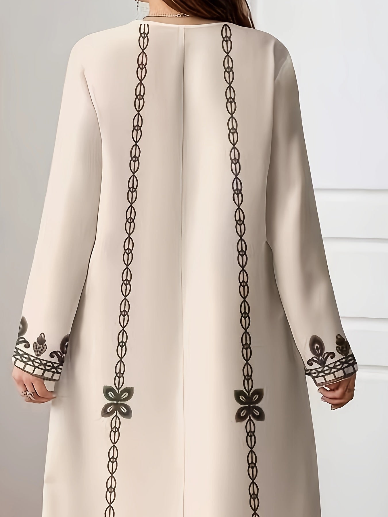 Elegant Plus Size V-Neck Maxi Dress with Intricate Floral Print, Loose Fit Long Sleeve Tunic for Women - All-Season Versatile Wear, Plus Size Dresses
